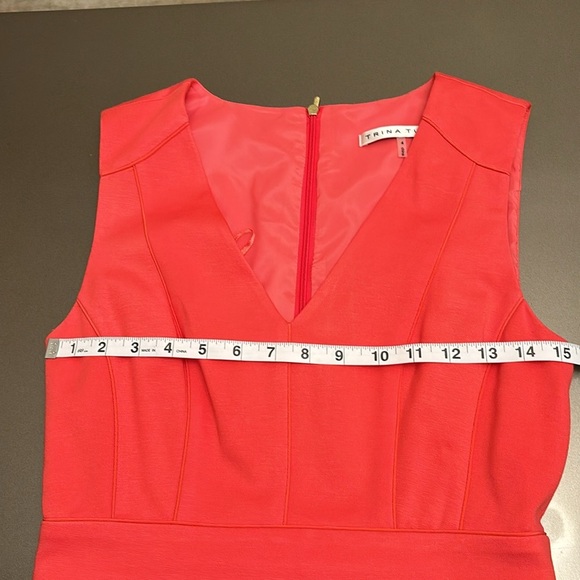 Ladies Gently Worn TRINA TURK SLEEVELESS DRESS - Picture 8 of 9